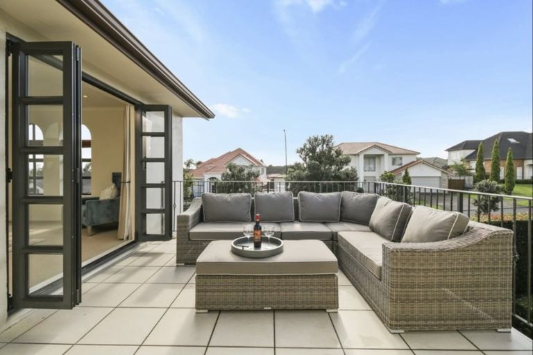 Photo of property in 33 Point View Drive, East Tamaki Heights, Auckland, 2016