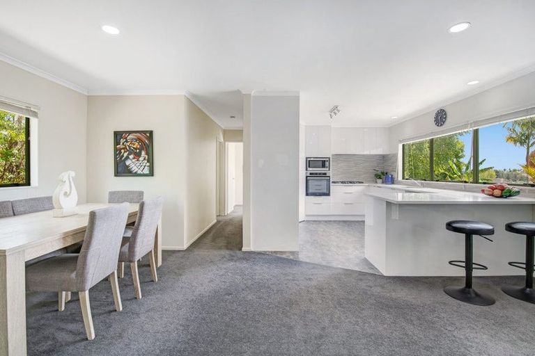 Photo of property in 10 Jacanas Place, Unsworth Heights, Auckland, 0632