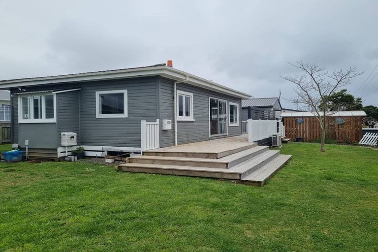 Photo of property in 93 Broadway, Waitara, 4320