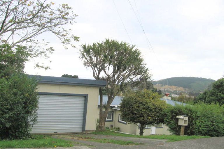 Photo of property in 9 Chester Road, Tawa, Wellington, 5028