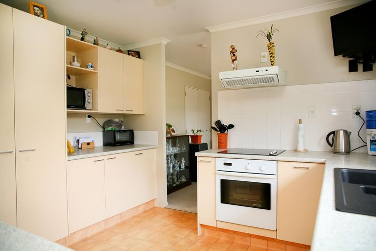 Photo of property in 8 Matilda Place, Weymouth, Auckland, 2103