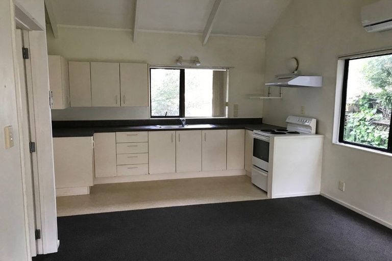 Photo of property in 8 Da Vinci Place, West Harbour, Auckland, 0618