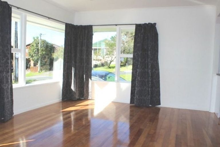 Photo of property in 61 Ocean View Road, Hillcrest, Auckland, 0627