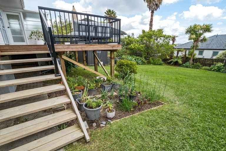 Photo of property in 3/619 Beach Road, Rothesay Bay, Auckland, 0630