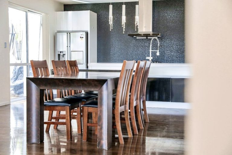 Photo of property in 21 Loughros Place, Pinehill, Auckland, 0632