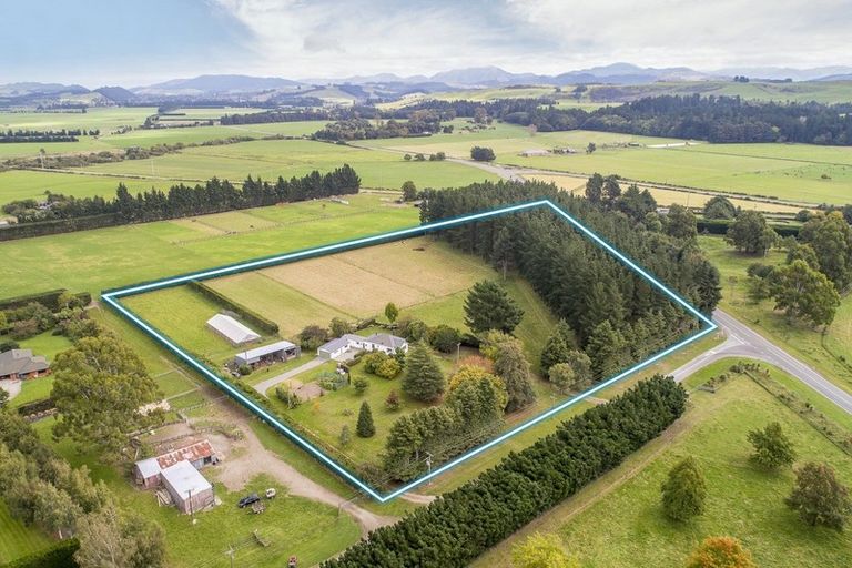 Photo of property in 229 Hacketts Road, Darfield, 7571