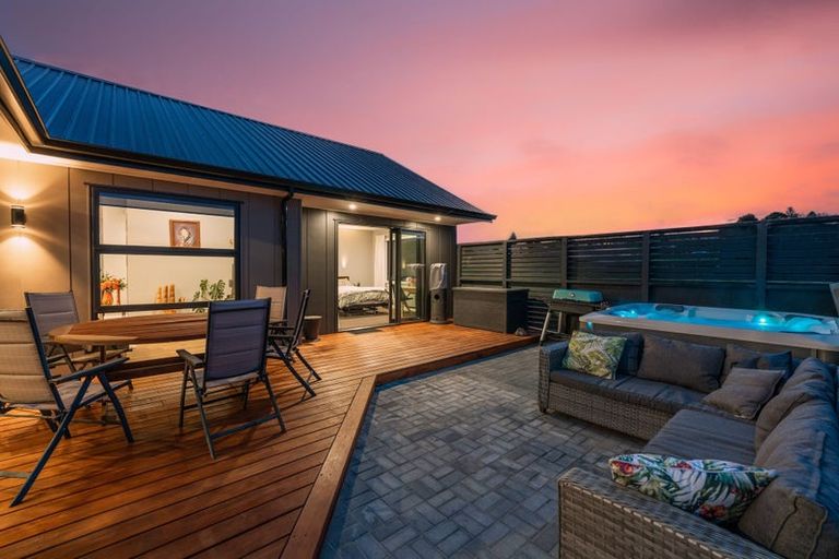 Photo of property in 5 Vickers Way, Acacia Bay, Taupo, 3385