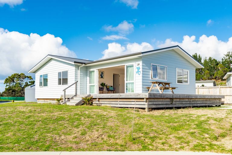Photo of property in 25 Northcoast Place, Mangawhai Heads, Mangawhai, 0505