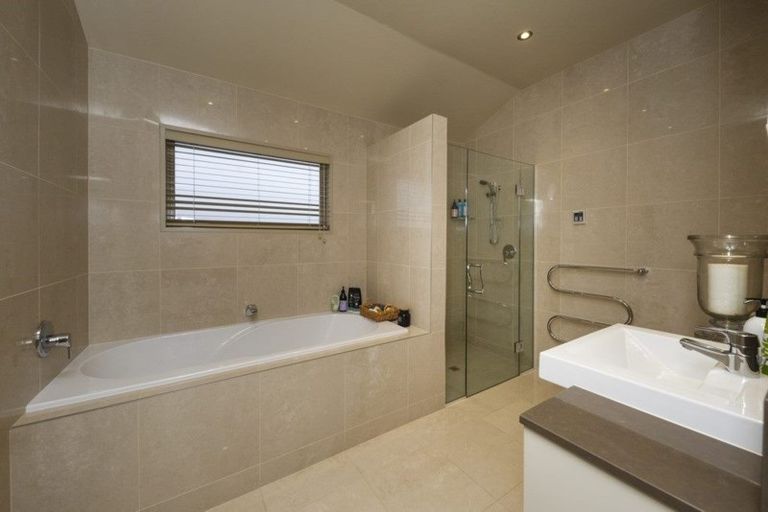 Photo of property in 17a Montgomery Terrace, Hokowhitu, Palmerston North, 4410