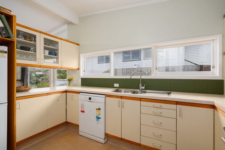 Photo of property in 17 Silverbirch Grove, Churton Park, Wellington, 6037