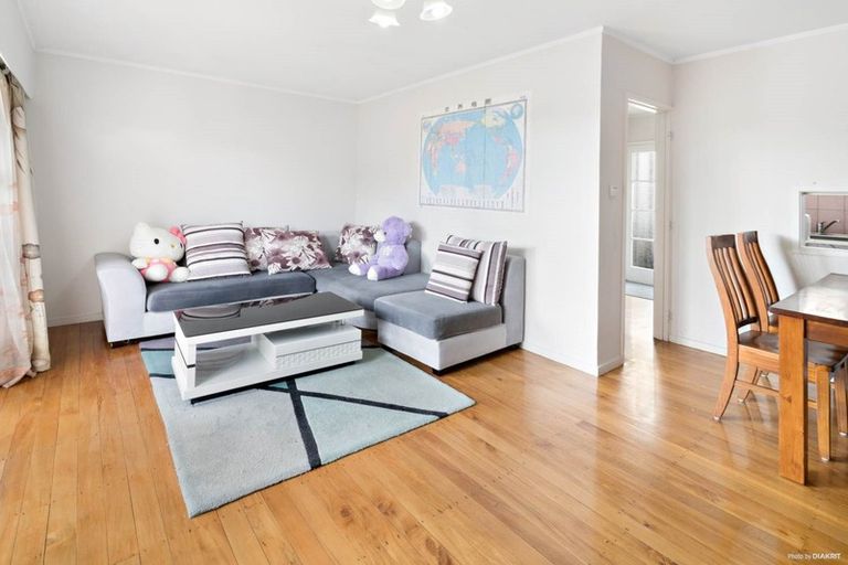 Photo of property in 2/4 Preston Avenue, Mount Albert, Auckland, 1025