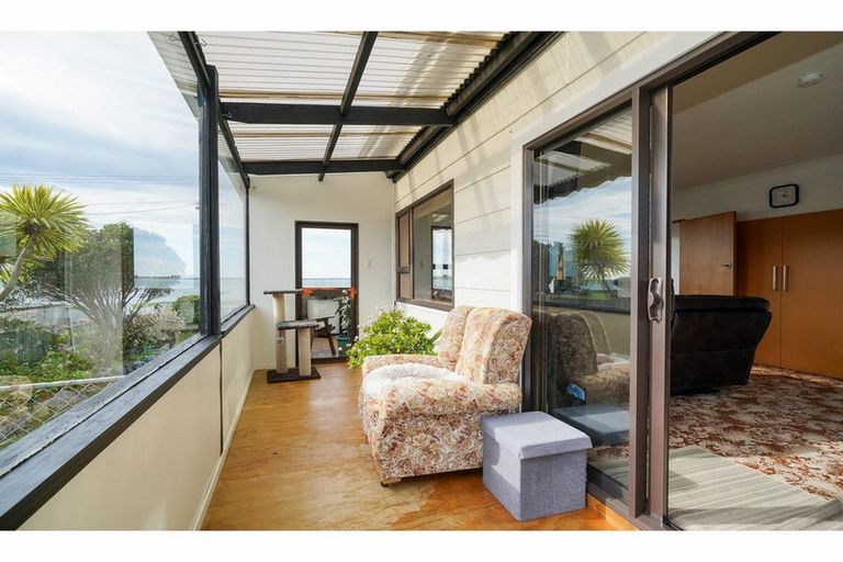 Photo of property in 220 Marine Parade, Bluff, 9814