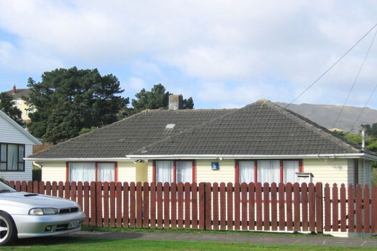 Photo of property in 27 Dorset Grove, Cannons Creek, Porirua, 5024