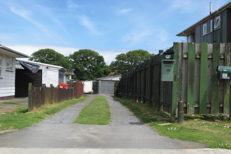 Photo of property in 36 Tarata Crescent, Mangere Bridge, Auckland, 2022