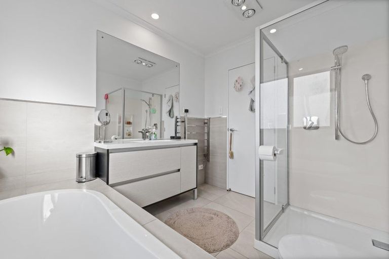 Photo of property in 22 William Wallbank Crescent, Swanson, Auckland, 0614