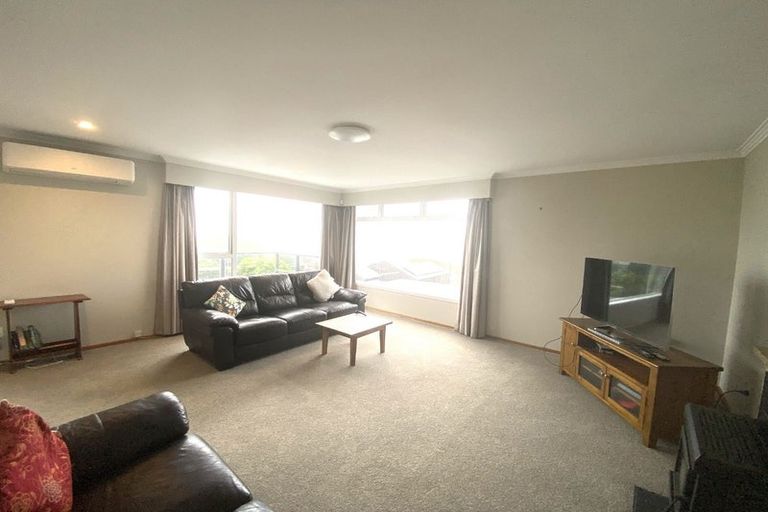Photo of property in 2 Mayfair Place, Tawa, Wellington, 5028