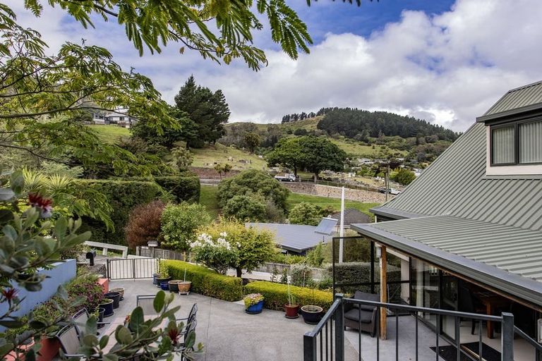 Photo of property in 24 Cornwall Road, Lyttelton, 8082