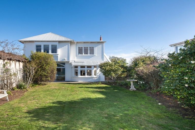 Photo of property in 5 Cobden Lane, Bluff Hill, Napier, 4110