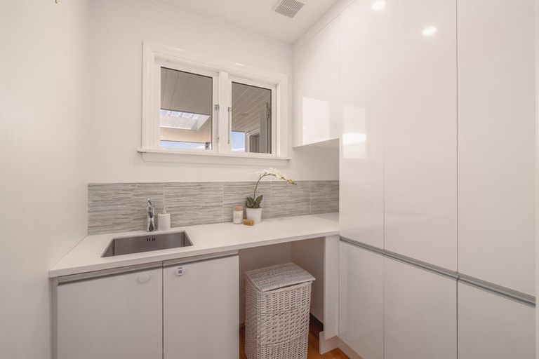 Photo of property in 35 Marine Parade, North New Brighton, Christchurch, 8083