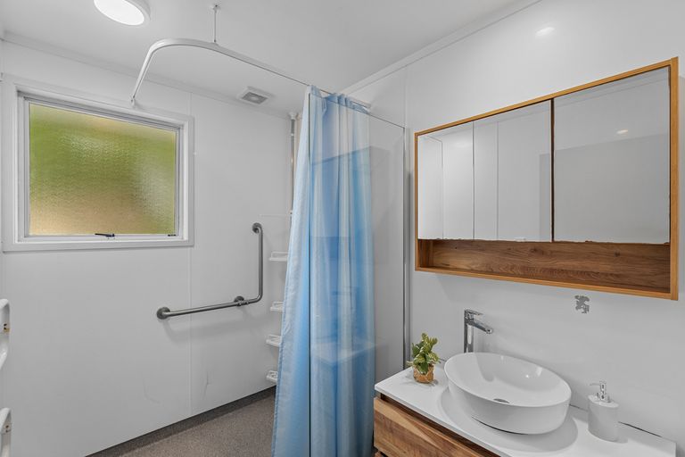 Photo of property in 1/18 Matipo Road, Te Atatu Peninsula, Auckland, 0610