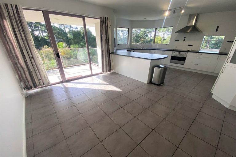 Photo of property in 73 Cliff Road, Torbay, Auckland, 0630