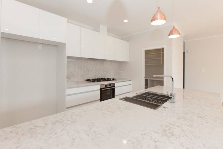 Photo of property in 9 Davey Crescent, Orewa, 0931