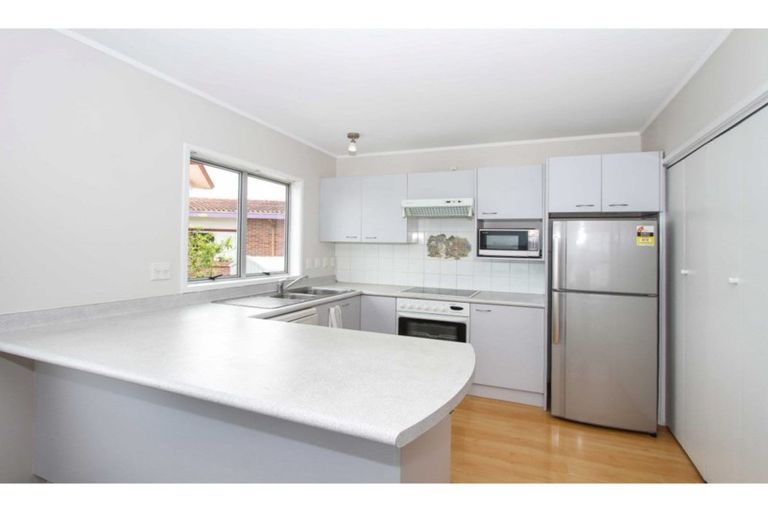 Photo of property in 2/118 Ocean View Road, Northcote, Auckland, 0627