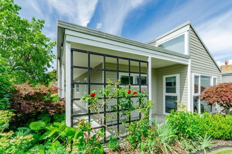 Photo of property in 13 Fleetwood Grove, Waikanae, 5036