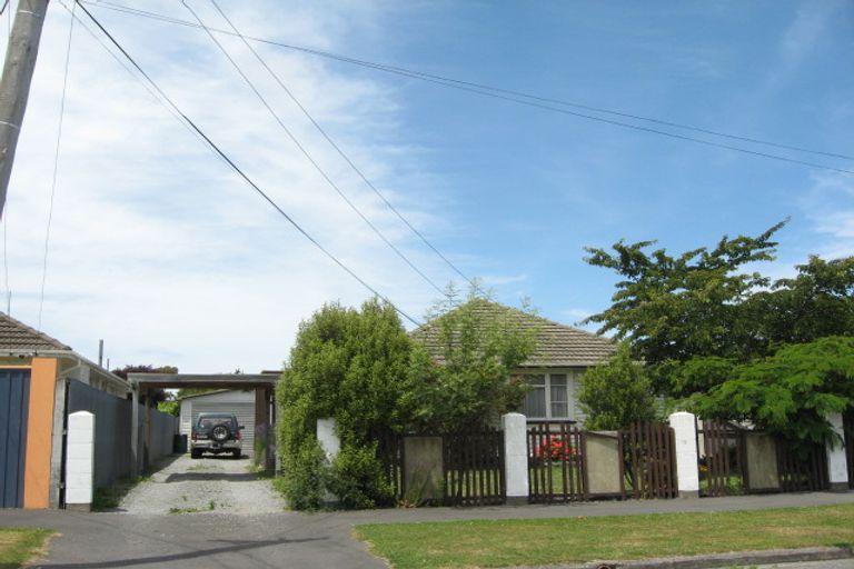 Photo of property in 18 Emlyn Place, Avondale, Christchurch, 8061