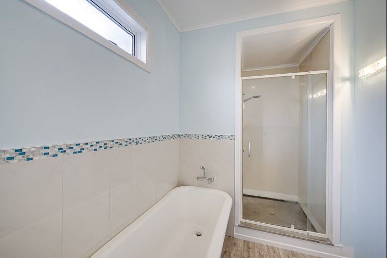 Photo of property in 2/8 Meeanee Quay, Westshore, Napier, 4110