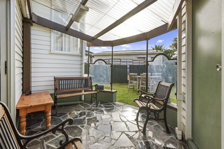 Photo of property in 162 Cascades Road, Pakuranga Heights, Auckland, 2010