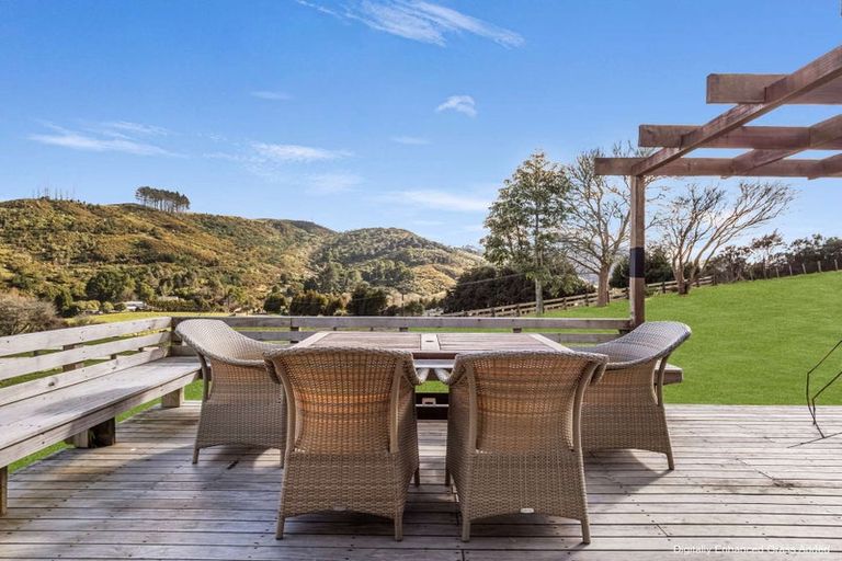 Photo of property in 61 Kanuka Road, Bombay, 2675