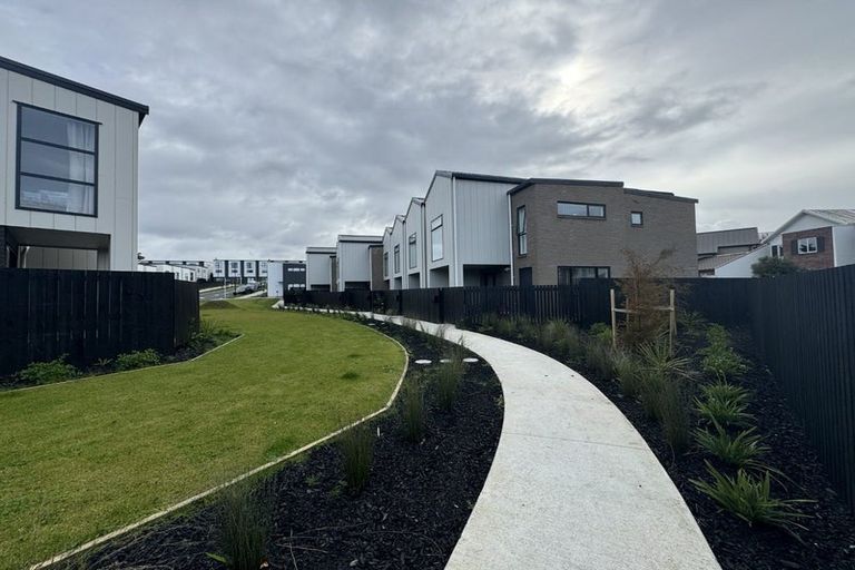 Photo of property in 65 Huri Street, Mangere Bridge, Auckland, 2022