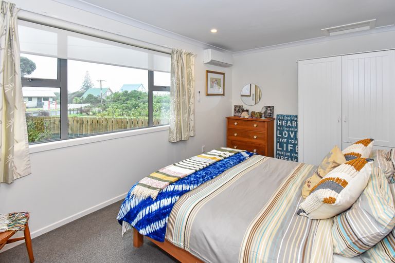 Photo of property in 14 Cordyline Road, Port Waikato, Tuakau, 2695