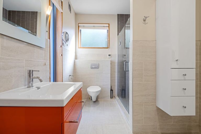 Photo of property in 5 Cameron Drive, Acacia Bay, Taupo, 3385