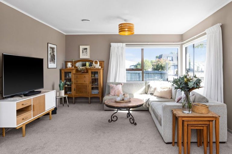 Photo of property in 21 Townshend Crescent, Greenmeadows, Napier, 4112