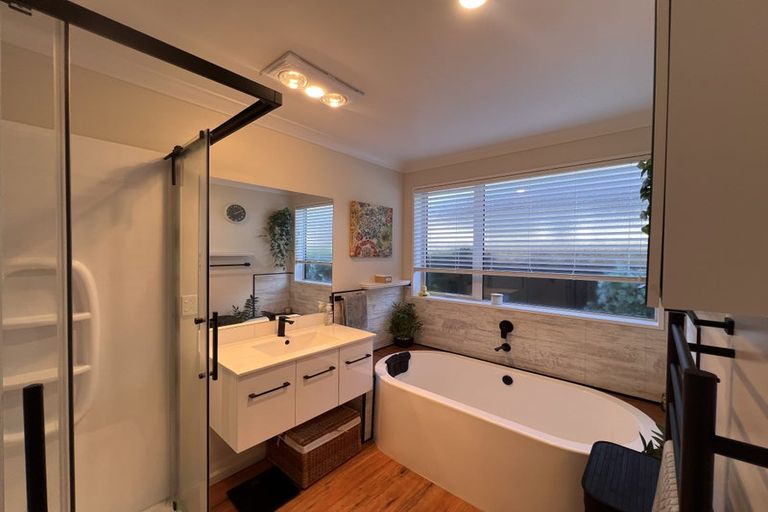 Photo of property in 14 Pounamu Place, Pegasus, 7612