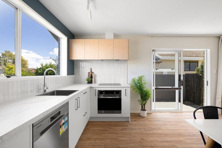Photo of property in 1/18 Sawtell Place, Northcote, Christchurch, 8052