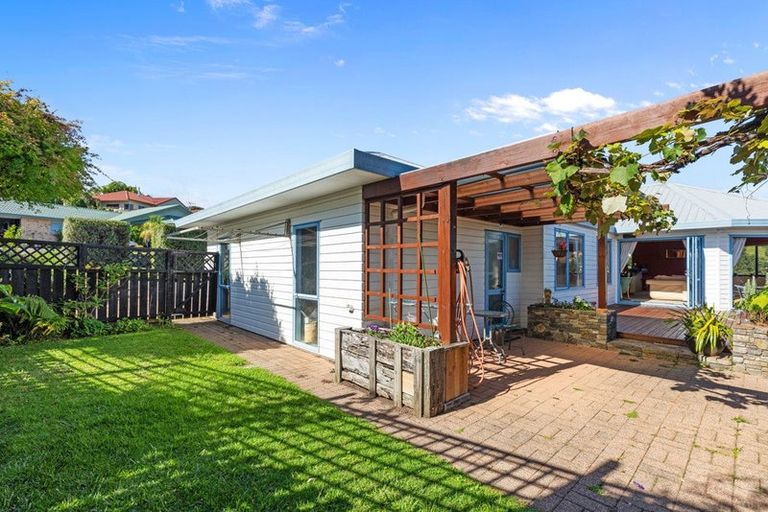 Photo of property in 18 Lorrigan Way, Welcome Bay, Tauranga, 3112