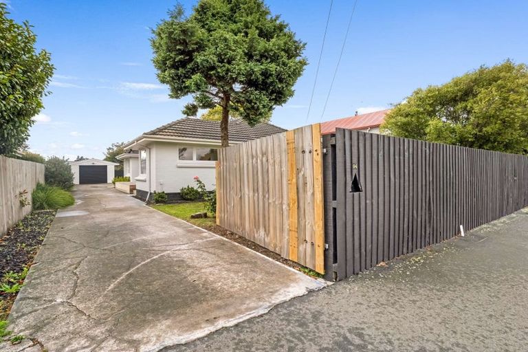 Photo of property in 94 Avondale Road, Avondale, Christchurch, 8061