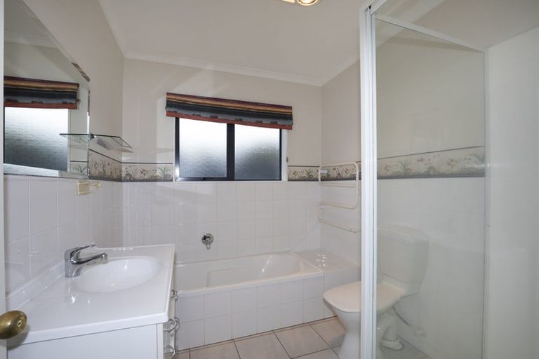 Photo of property in 13 Jeffery Reeve Crescent, Ranui, Auckland, 0612