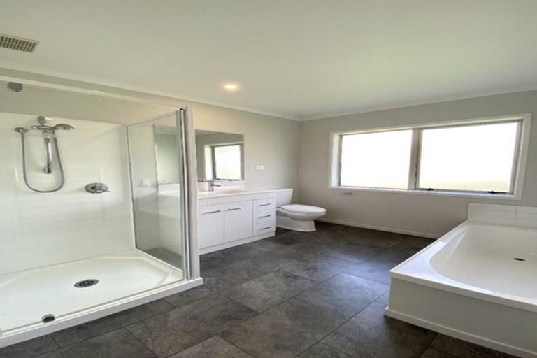 Photo of property in 4 Cory Jane Grove, Riverstone Terraces, Upper Hutt, 5018