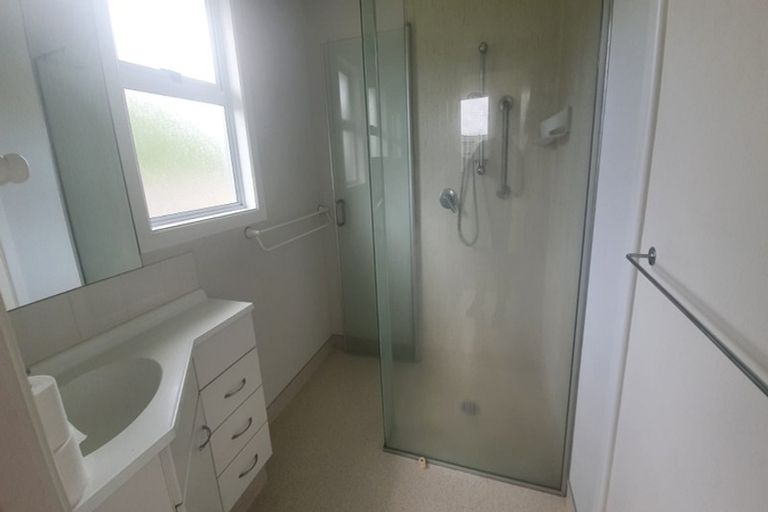 Photo of property in 1 Endeavour Street, Marfell, New Plymouth, 4310