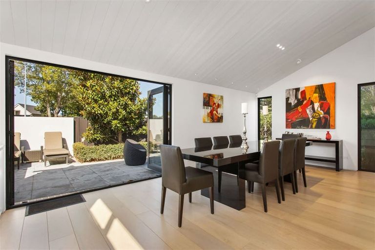 Photo of property in 27 Fendalton Road, Fendalton, Christchurch, 8014