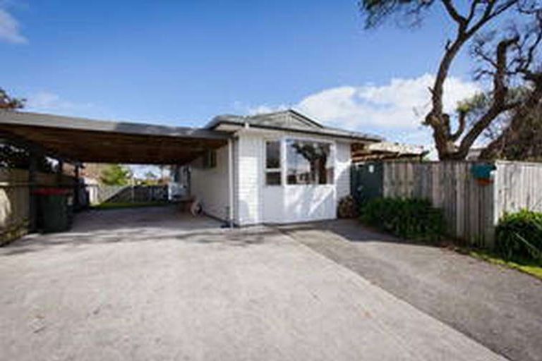 Photo of property in 2 Chums Road, Paraparaumu Beach, Paraparaumu, 5032