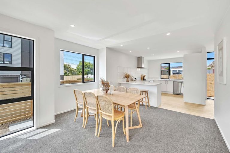 Photo of property in 4/504 Don Buck Road, Massey, Auckland, 0614