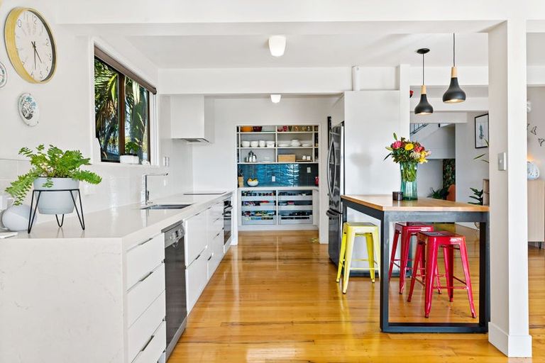 Photo of property in 20 De Luen Avenue, Tindalls Beach, Whangaparaoa, 0930