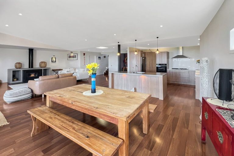 Photo of property in 56 Hollywood Avenue, Titirangi, Auckland, 0604