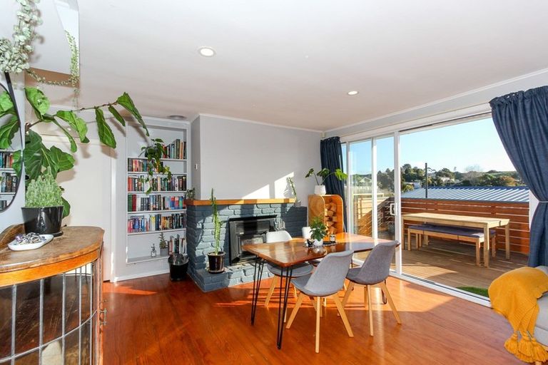 Photo of property in 12 Marton Place, Marfell, New Plymouth, 4310