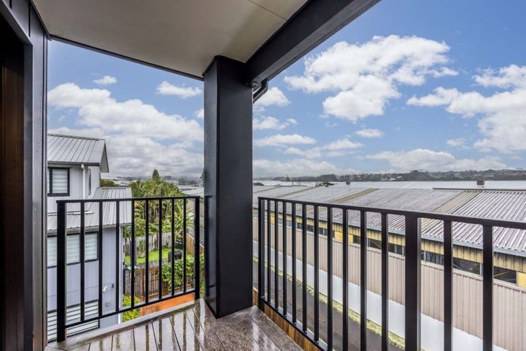 Photo of property in 209/28c Eileen Newey Place, Henderson, Auckland, 0612